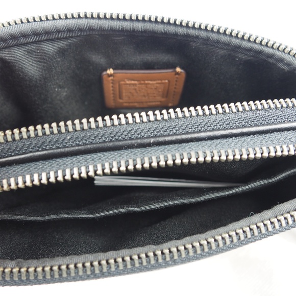 Disney Coach Crossbody Pouch Minnie Mouse Patches - Picture 6 of 8